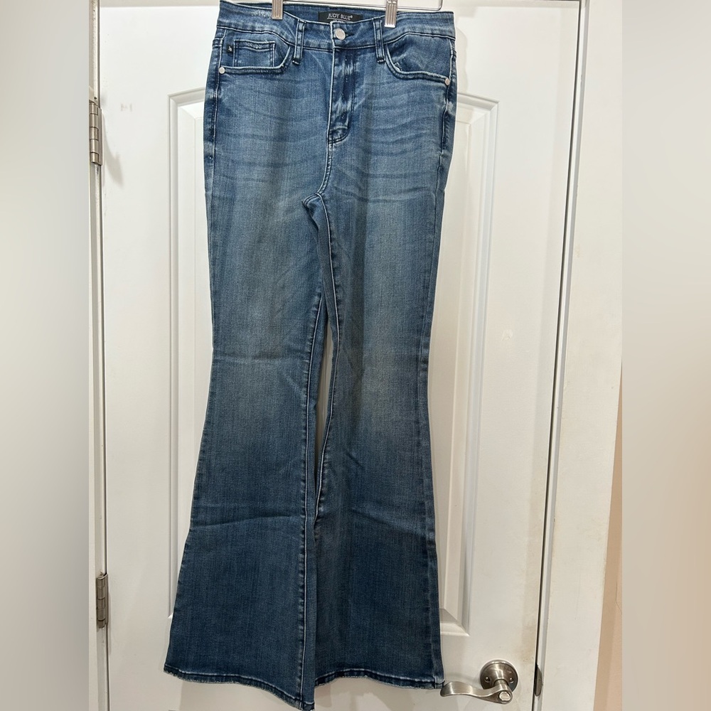Judy Blue Flare Jeans in Classic Blue